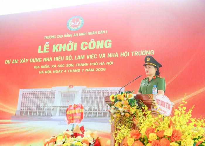 Thiếu tướng, PGS.TS Đinh Ngọc Hoa, Hiệu trưởng Trường Cao đẳng ANND I phát biểu tại buổi lễ.