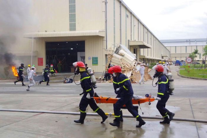  Lực lượng chức năng tham gia thực tập phương án chữa cháy, cứu nạn, cứu hộ. 