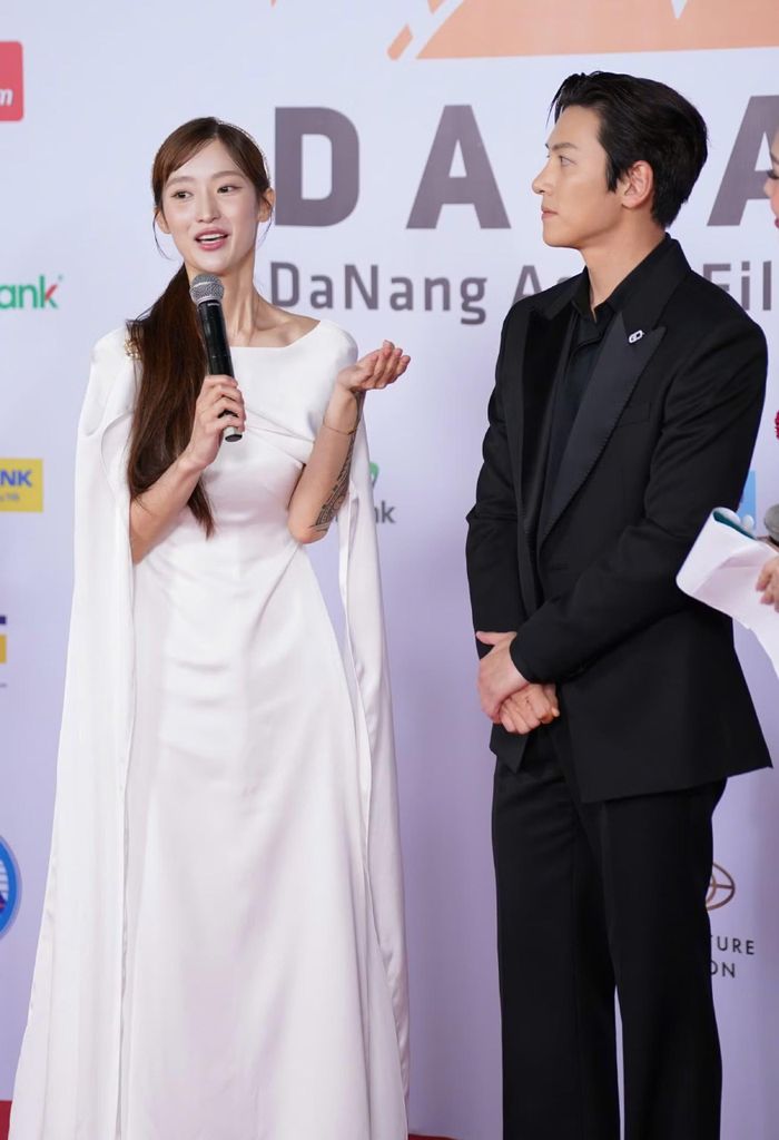 Idol Nation cùng tài tử Ji Chang Wook sánh vai trên thảm đỏ và giao lưu với khán giả tại DANAFF IV.