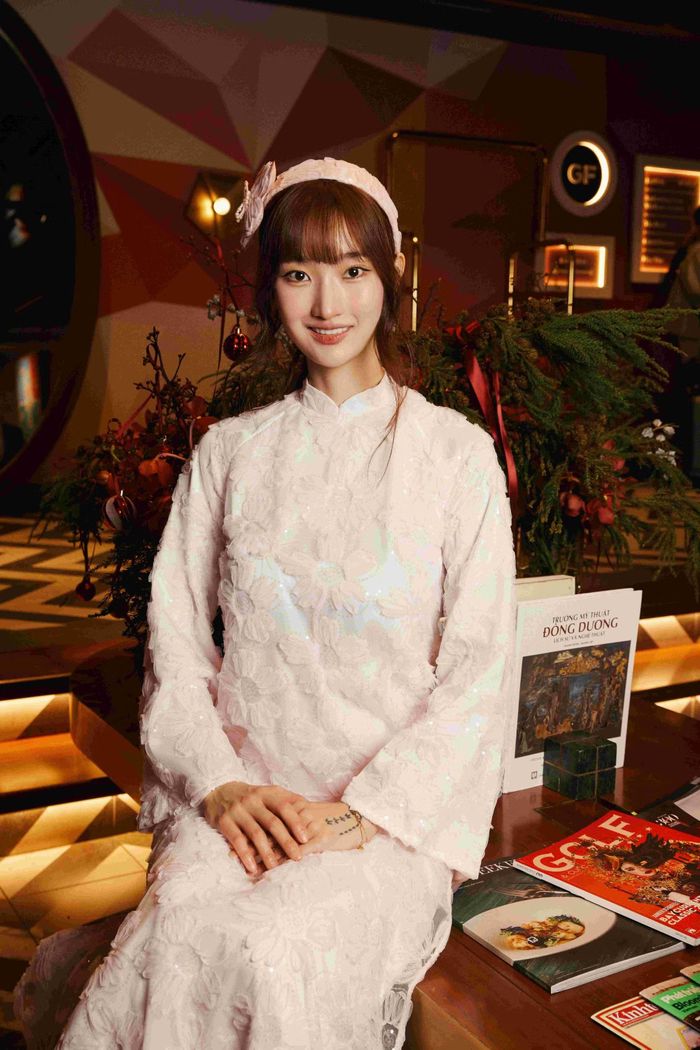 Người mẫu kiêm nhà sáng tạo nội dung xứ Hàn tranh thủ ghi lại nhiều khoảnh khắc đẹp trong những ngày lưu lại Việt Nam.