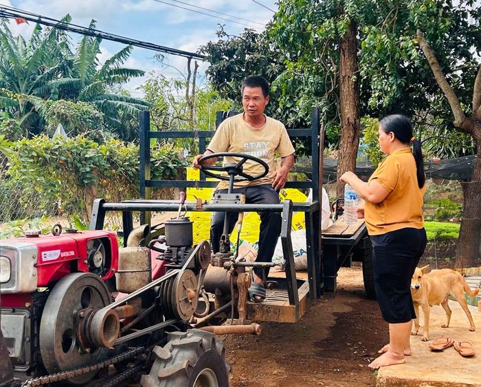 Vợ chồng chị Rơ Âu H Hra ở xã Ea Hleo, tỉnh Đắk Lắk được vay vốn phát triển kinh tế, từng bước ổn định sinh kế.