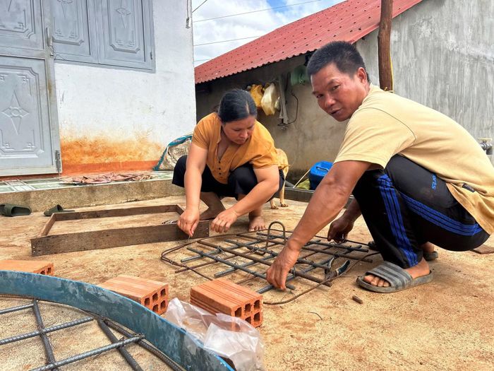 Giờ đây, vợ chồng chị Rơ Âu H Hra ở xã Ea Hleo, tỉnh Đắk Lắk đã ổn định cuộc sống ở chính buôn làng mình.