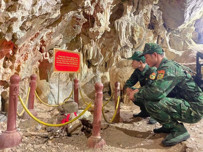 Bếp lửa trong Hang Cốc Bó