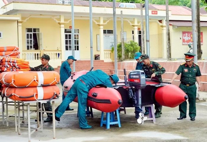 Lực lượng "4 tại chỗ" Quảng Ninh kiểm tra vật tư, thiết bị, sẵn sàng ứng phó mọi tình huống phát sinh.