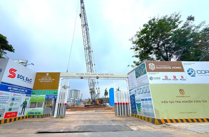 Công trường dự án khu chức năng đô thị tại địa chỉ 233, 233A &amp; 235 Nguyễn Trãi (tên thương mại: Hanoi Seasons Garden) do Masterise Homes phát triển.