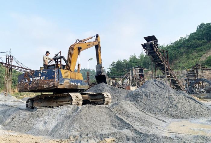Các đơn vị khai thác, sản xuất cát xây dựng trên địa bàn tỉnh đẩy nhanh sản xuất, đảm bảo nguồn cung vật liệu phục vụ giai đoạn tăng tốc thi công nhiều dự án giao thông trọng điểm.