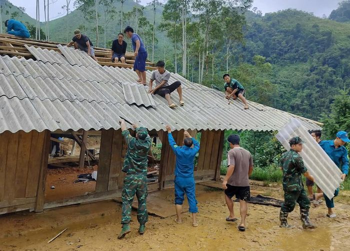 Xã Sơn Lộ Huy động các cơ quan, đoàn thể và lực lượng giúp bà con nhân dân khắc phục thiên tai kịp thời.