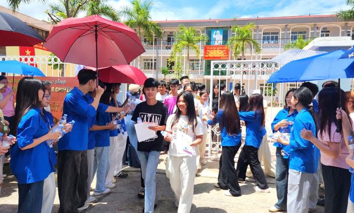 Các thí sinh hoàn thành các môn thi chuyên của Kỳ thi tuyển sinh vào lớp 10 Trường THPT Chuyên năm học 2026 - 2027.