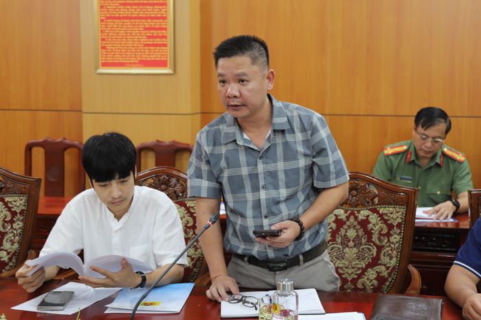 Phóng viên các cơ quan báo chí đặt câu hỏi tại buổi họp báo.