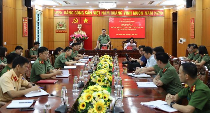 Các đại biểu tham dự buổi họp báo.