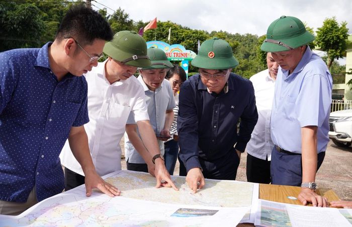 Đoàn công tác nghiên cứu vị trí quy hoạch Cảng hàng không Cao Bằng.