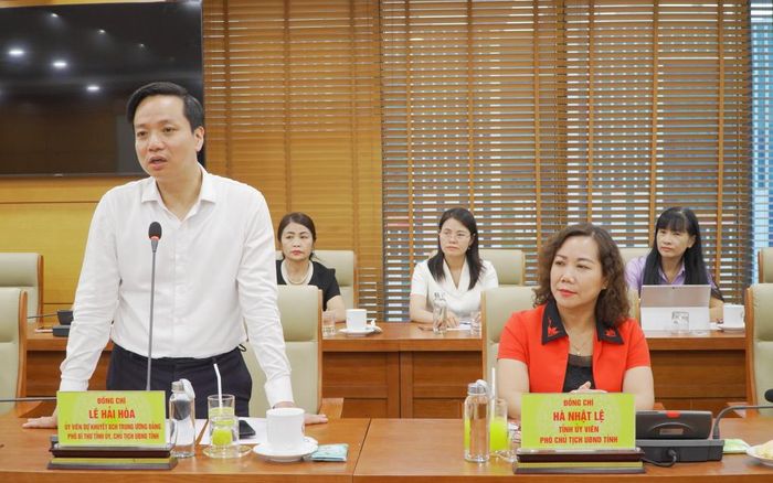 Chủ tịch UBND tỉnh Lê Hải Hòa phát biểu kết luận tại buổi làm việc.