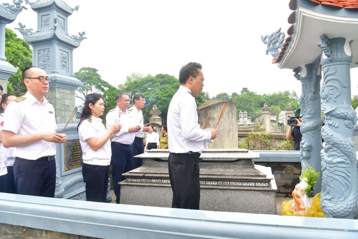  Lãnh đạo Kiểm toán nhà nước dâng hương, dâng hoa tại mộ phần Anh hùng liệt sỹ Lê Thị Tuyết