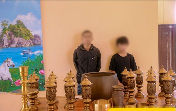 Nhóm đối tượng và tang vật. Ảnh: CA tỉnh Quảng Ngãi.