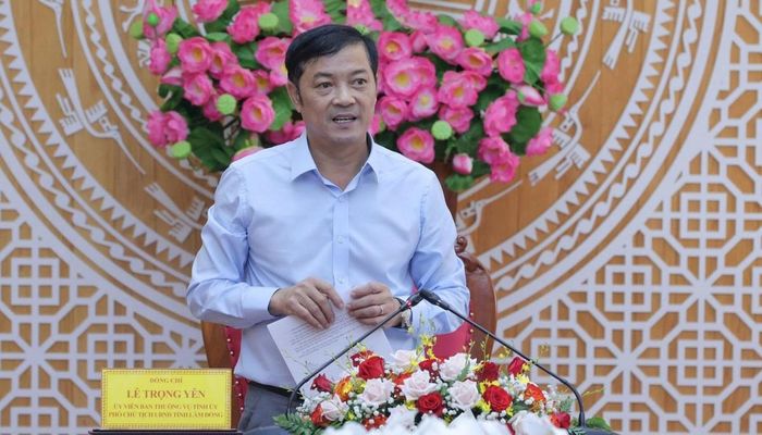 Đồng chí Lê Trọng Yên, Ủy viên Ban Thường vụ Tỉnh ủy, Phó Chủ tịch Thường trực UBND tỉnh Lâm Đồng, phát biểu chỉ đạo tại Hội nghị sơ kết 6 tháng đầu năm 2026 của ngành Nông nghiệp và Môi trường, yêu cầu toàn ngành tập trung tháo gỡ khó khăn, đẩy mạnh chuyển đổi số và phấn đấu hoàn thành mục tiêu tăng trưởng kinh tế hai con số của tỉnh