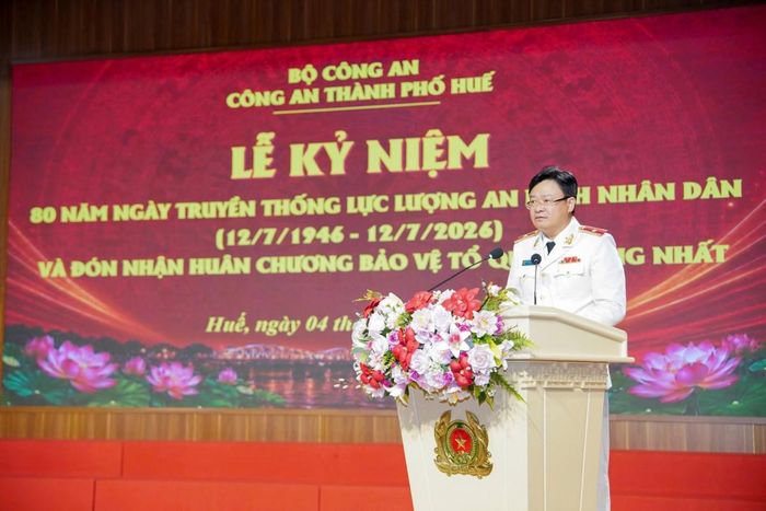  Đồng chí Thiếu tướng Nguyễn Thanh Tuấn, Giám đốc Công an thành phố Huế phát biểu tại Lễ kỷ niệm. 