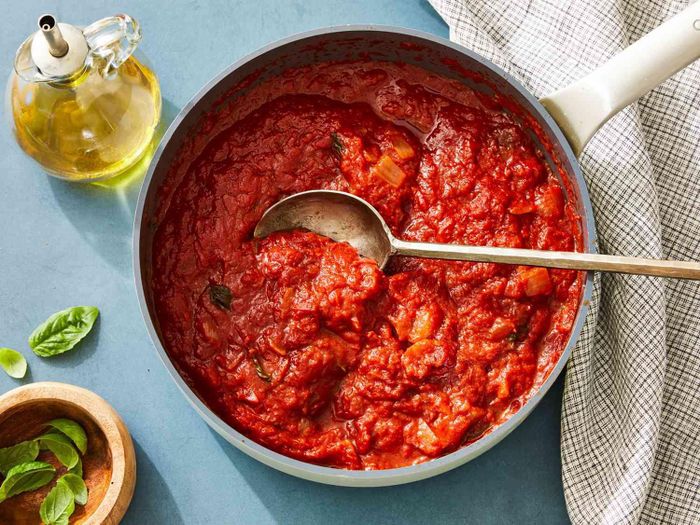 Nồi nước sốt cà chua là linh hồn của món mỳ Ý trong văn hóa ẩm thực Italy. (Ảnh: Sugodi)