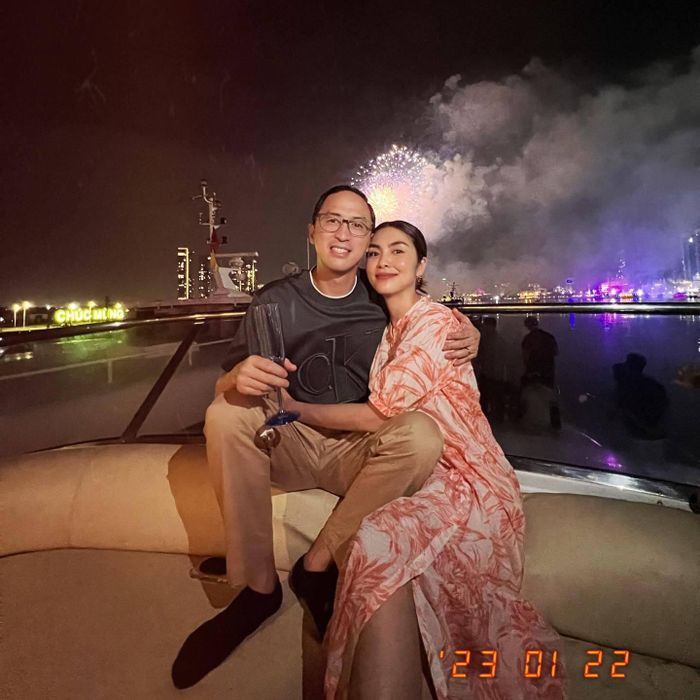 Từ khi trở thành dâu hào môn, Tăng Thanh Hà bắt đầu xuất hiện trong các sự kiện kinh doanh của gia đình chồng. Cô mở chuỗi nhà hàng chuyên về hải sản với nhiều cơ sở ở TP.HCM.