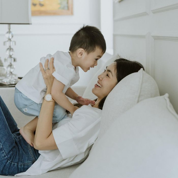 Tăng Thanh Hà cũng nổi tiếng là một mẹ đảm. Cô thường vào bếp chuẩn bị các món ăn cho gia đình và chăm sóc chu đáo 3 người con đang ở tuổi ăn, tuổi lớn.