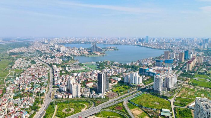Hà Nội đang chuyển mạnh từ tư duy quản lý hành chính sang quản trị phát triển, lấy thể chế, quy hoạch, chuyển đổi số và đổi mới mô hình tăng trưởng làm nền tảng tạo động lực lâu dài. Ảnh: Quang Thái