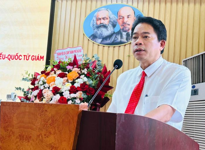 Chủ tịch Ủy ban MTTQ Việt Nam phường Văn Miếu - Quốc Tử Giám Mai Văn Lâm phát biểu. Ảnh: Quyên An.