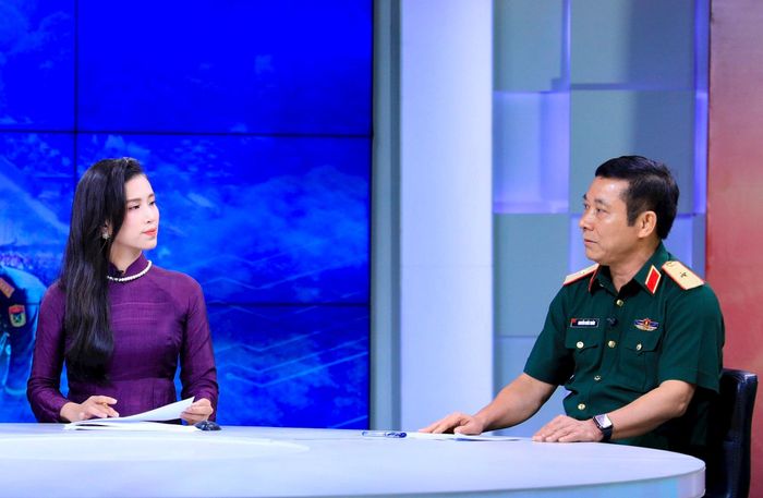 Thiếu tướng Nguyễn Khắc Nhântrao đổi tại Chương trình. Ảnh: Quang Thái