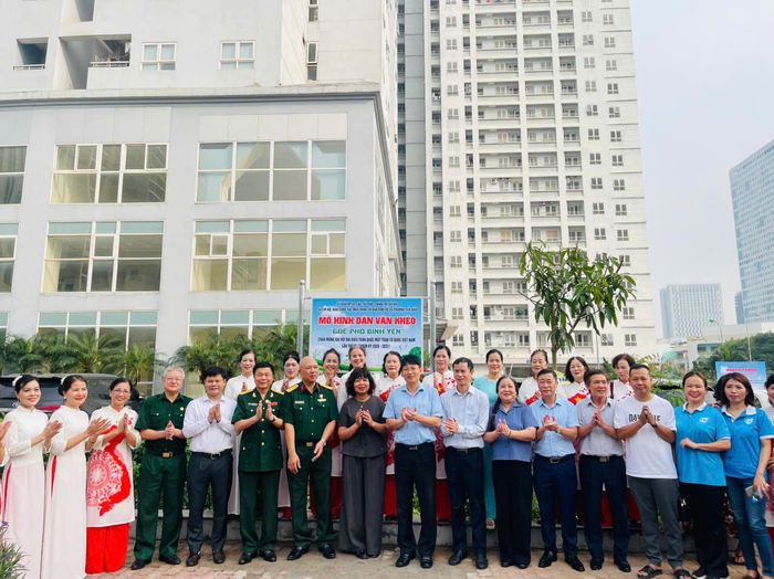 Không gian xanh được hình thành từ mô hình dân vận khéo "Góc phố bình yên" tại Tổ dân phố số 35, phường Yên Hòa. Ảnh: PV