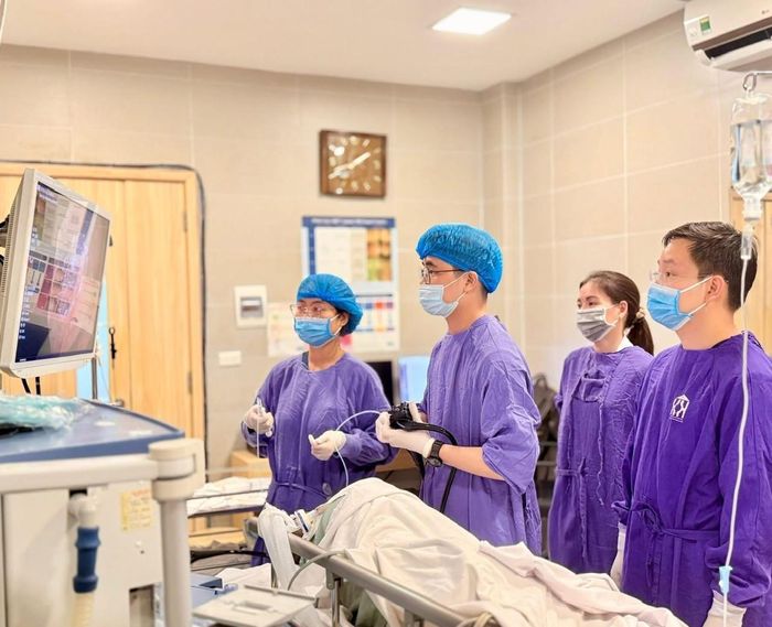Nâng cao chất lượng chăm sóc, điều trị người bệnh tại Bệnh viện Ung Bướu Hà Nội. Ảnh: BVCC