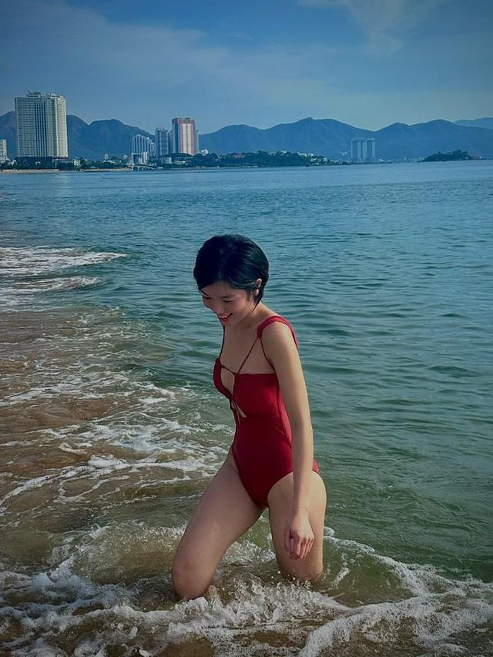 Trên trang cá nhân, Trâm Anh khoe những khoảnh khắc xinh đẹp, sexy của mình.