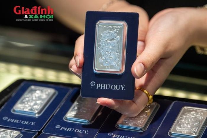 Giá bạc hôm nay ngày 4/7, bạc Phú Quý, Doji, Ancarat, Sacombank-SBJ đi ngang, ổn định ở vùng 64 -65 triệu đồng/kg.