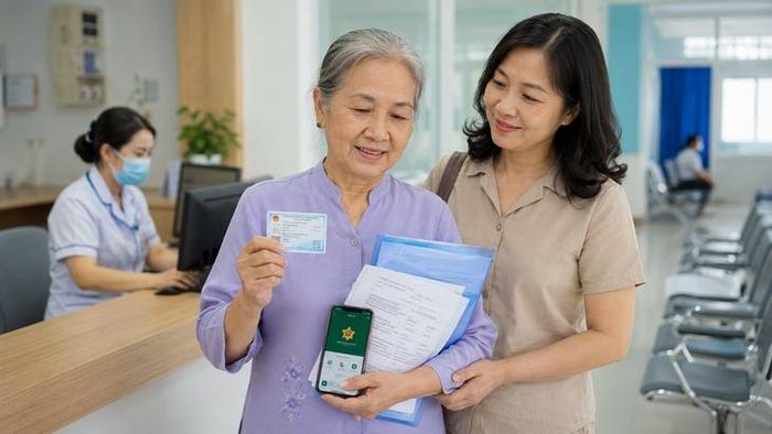 Người cao tuổi khi đi khám nên mang theo thẻ BHYT, CCCD hoặc VNeID, cùng hồ sơ bệnh cũ và đơn thuốc đang dùng.