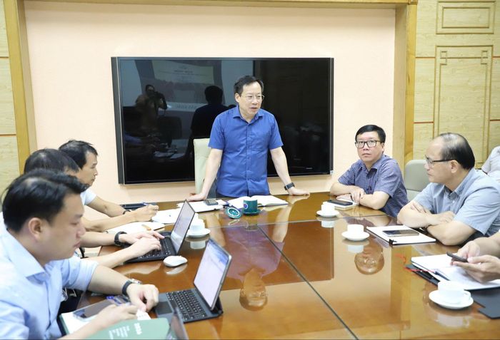 Quang cảnh cuộc họp.