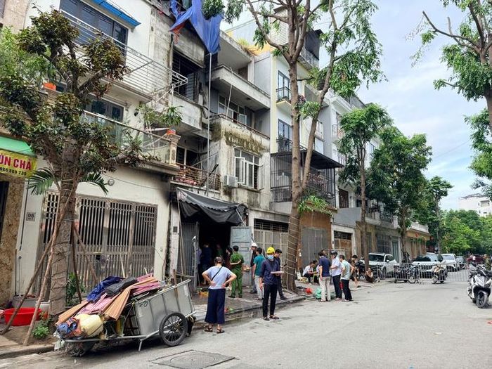 Các nhân chứng cho biết 1 nạn nhân may mắn thoát nạn trong vụ cháy tại Khu đô thị Văn Phú nhưng bị bỏng nặng tại vùng đầu, mặt, tay và lưng.