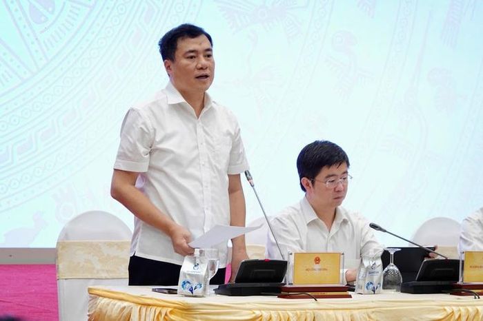Thứ trưởng Bộ Công Thương Nguyễn Sinh Nhật Tân thông tin tại buổi họp báo. Ảnh: Linh Vũ