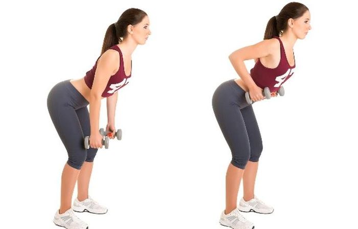 Kéo tạ cúi người giúp tăng cường sức khỏe xương.