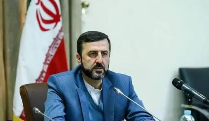 Theo ông Gharibabadi, việc duy trì an ninh ở eo biển Hormuz là trách nhiệm của các quốc gia ven biển, đồng thời Tehran không chấp nhận sự hiện diện quân sự từ bên ngoài.