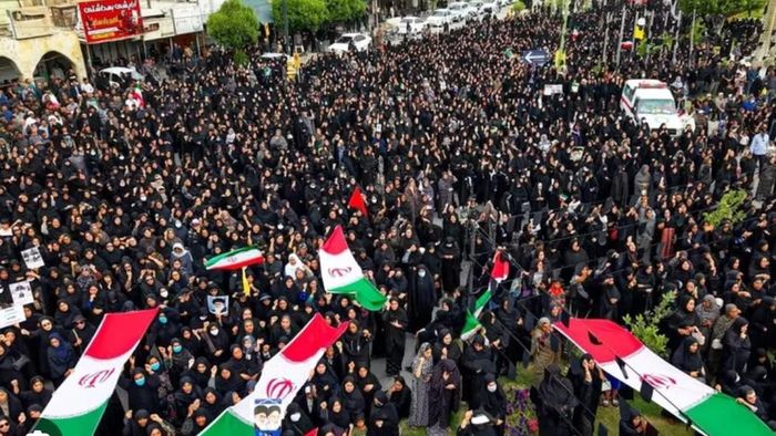 Hamidreza Shabani, sinh viên 18 tuổi, cũng bày tỏ quan điểm rằng người dân Iran sẽ báo thù cho lãnh tụ theo ý của Thượng đế.