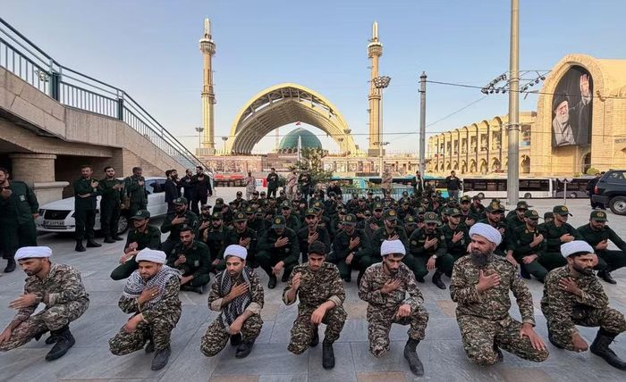 Theo kế hoạch, tang lễ của ông Ali Khamenei kéo dài 1 tuần, bắt đầu từ ngày 4/7 và đi qua 5 thành phố để người dân cả nước có thể tới tưởng niệm.
