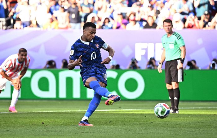  Mbappe khai thông thế bế tắc từ chấm 11 m. 