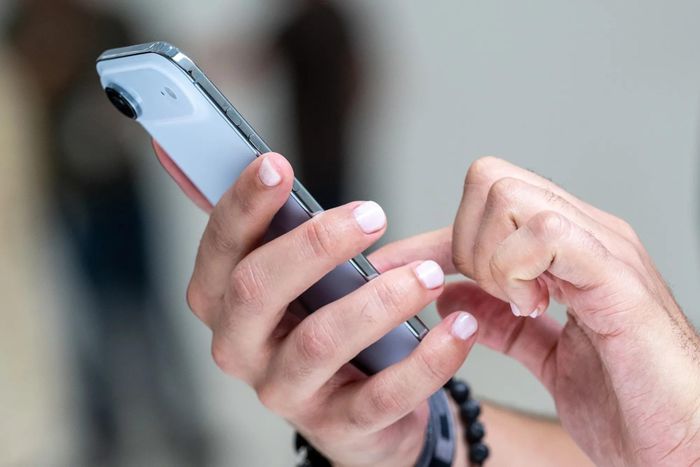 iPhone 18 nhiều khả năng ra mắt đầu năm sau cùng bản nâng cấp của iPhone Air (ảnh). Ảnh: Bloomberg.