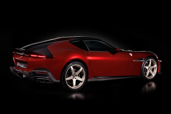  Đáp lại mong mỏi của những Ferrarista, thương hiệu đã đem trở lại tùy chọn "hộp số sàn" trên chiếc Ferrari 12Cilindri Manuale, tuy nhiên đây không phải là công nghệ cơ khí truyền thống như cơ cấu "F1 SuperFast" trong quá khứ. 