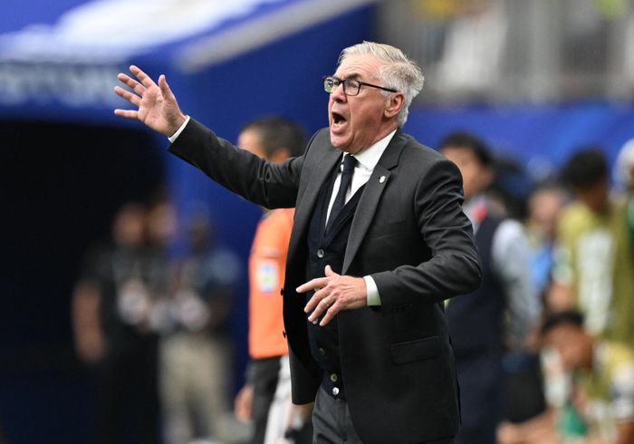 Carlo Ancelotti giữ Casemiro trên sân bất chấp sức ép sau hiệp một, và quyết định đó giúp Brazil xoay chuyển trận đấu.