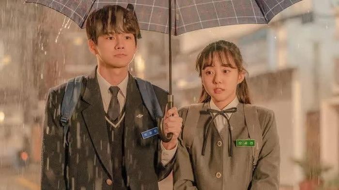  Những kỷ niệm cũ và cảm giác đã từng thân thuộc khiến nhiều người quyết định yêu lại tình đầu. Ảnh minh họa: Một cảnh trong phim Đưa em tìm lại tình đầu. 