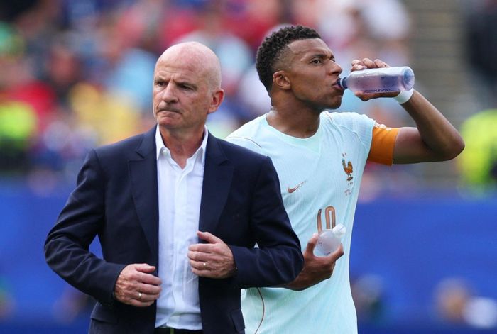  Quy định bắt buộc nghỉ giải lao uống nước tại World Cup 2026 bùng nổ tranh luận trên khán đài, trên sân cỏ và cả ngoài đời thực. Ảnh: HMB-Media/IMAGO. 
