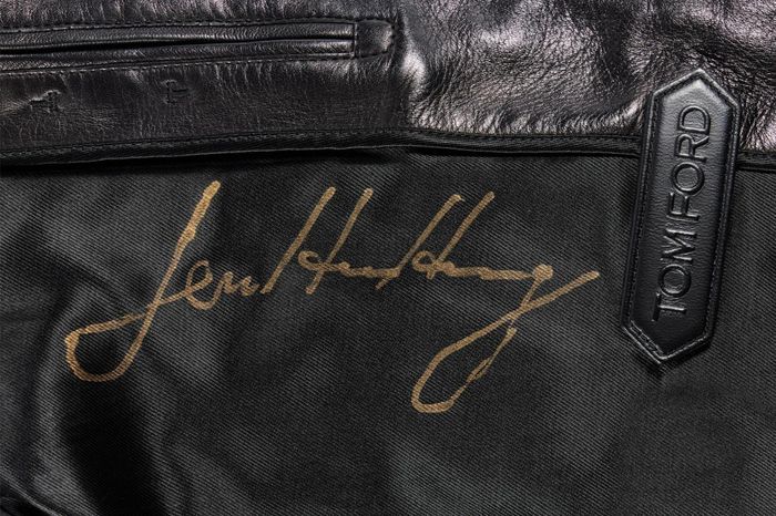 Chiếc áo được giới thiệu là Tom Ford leather jacket, có chữ ký của Jensen Huang. Ảnh: Sotheby’s.