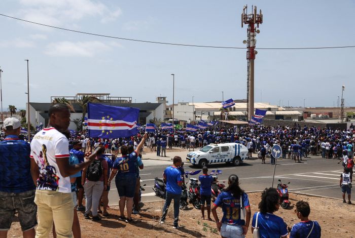  Cape Verde trở về từ Mỹ trong tiếng reo hò. Và đôi khi, với bóng đá, một cuộc trở về như thế cũng đủ để được gọi là chiến thắng. 