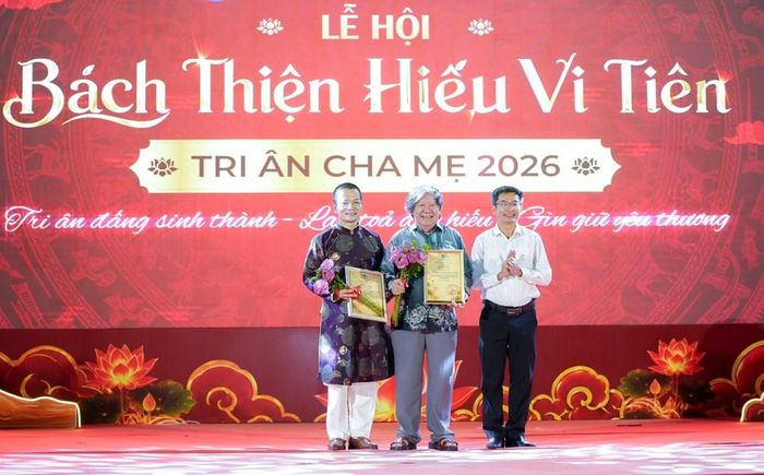 Lãnh đạo UBND phường Hòa Cường gửi thư cảm ơn nhà sử học Lê Văn Lan và đồng thầy Huyền Tích