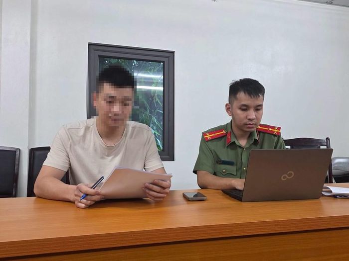 V.V.C. làm việc tại cơ quan công an