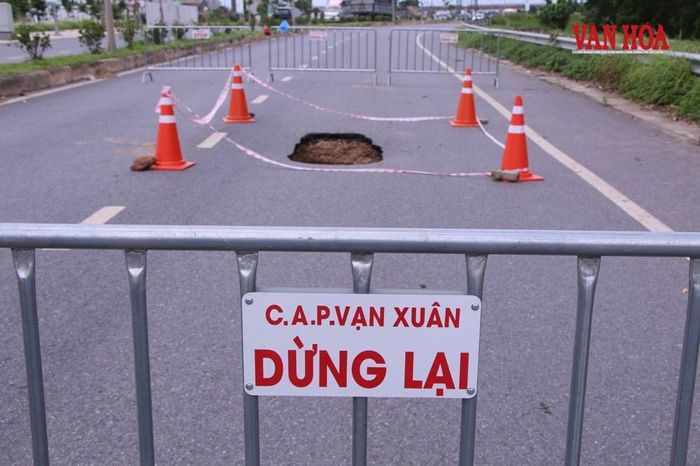 Các biện pháp bảo đảm an toàn được triển khai ngay sau khi hố sụt xuất hiện