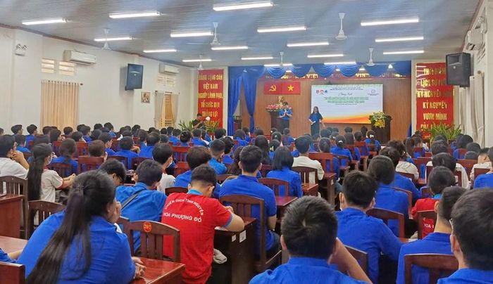 Đông đảo thanh niên tham gia chương trình